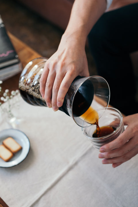 Hario V60 02 Decanter Dripper - Drips